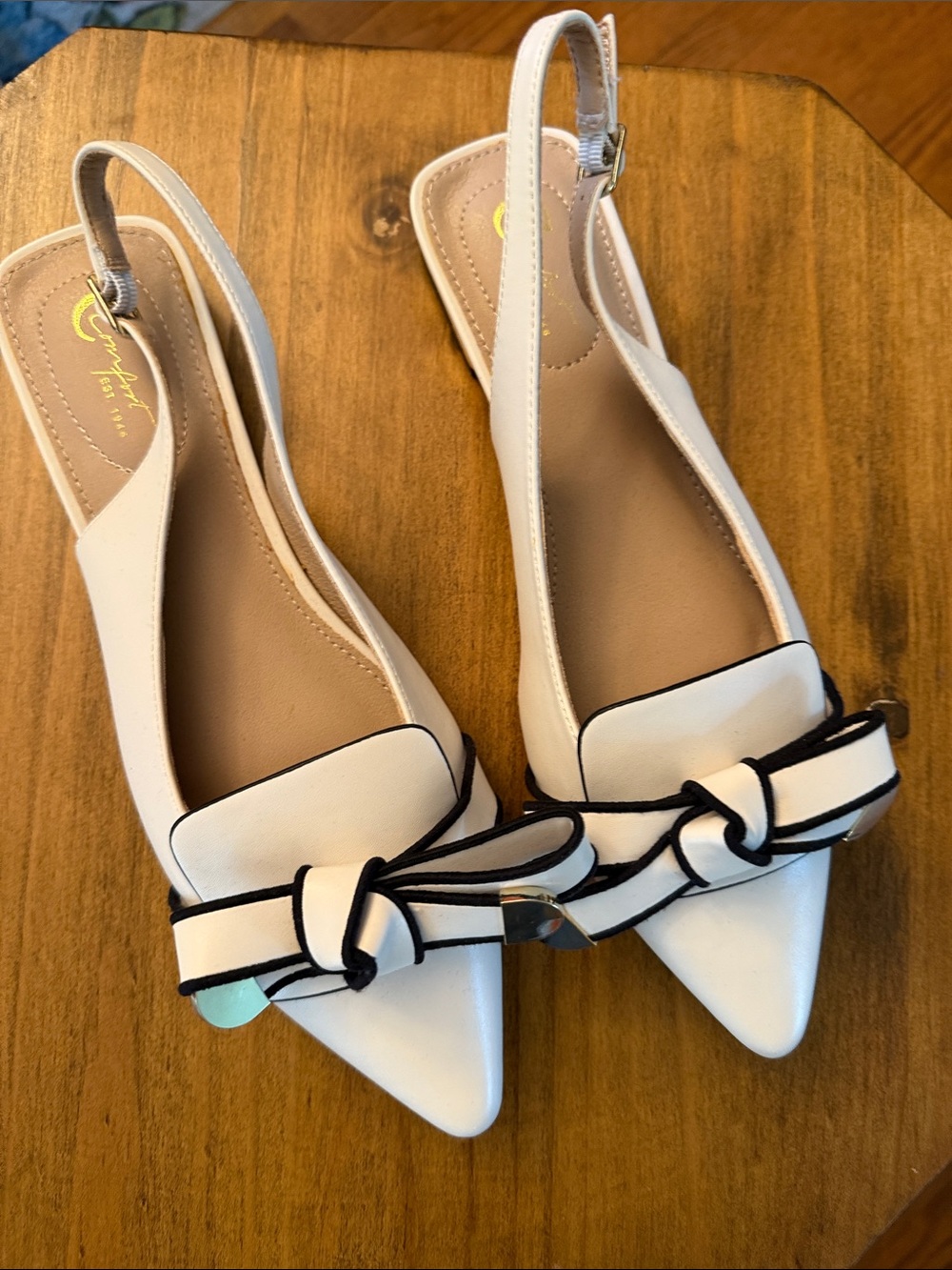 Cream and brown Pointed Toe Slingback Flats with Bow Detail - White Size 9